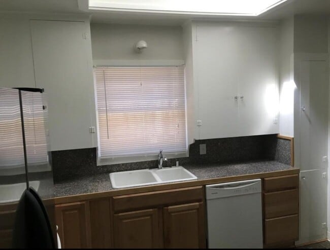 Photo - 1002 NW Lawnridge Ave
