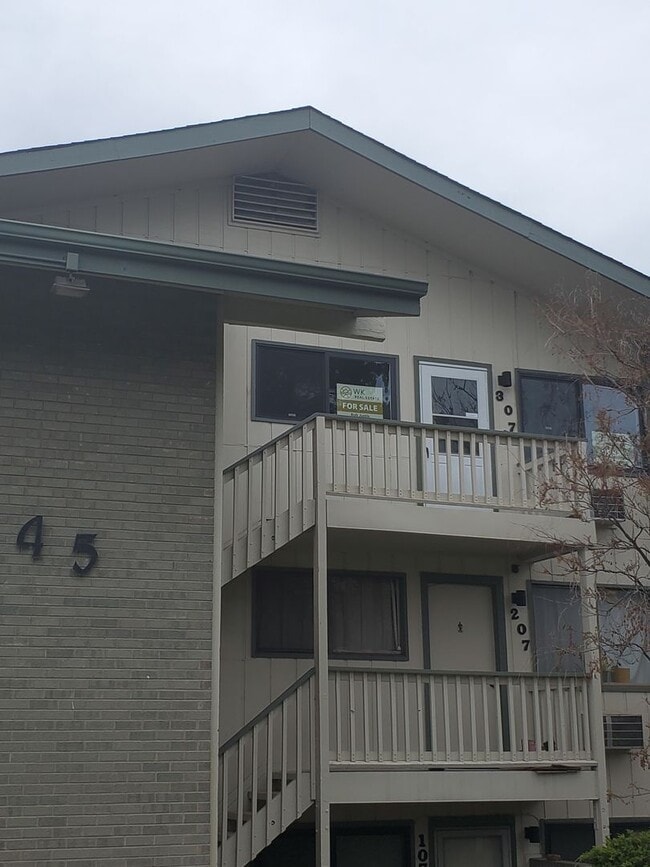 Photo - Recently Updated and Spacious 1B / 1B Available for June!