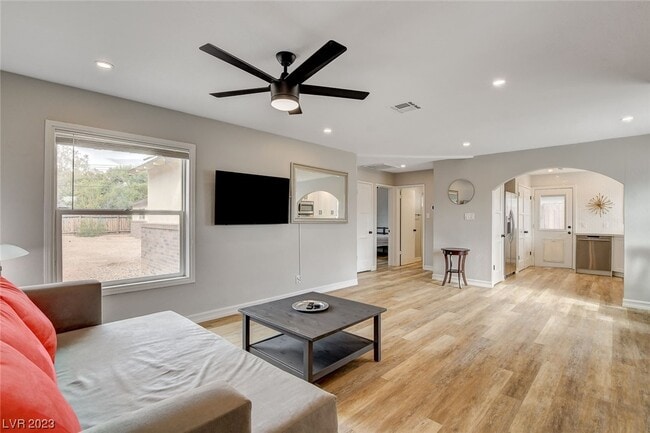 Photo - 1017 E Oakey Blvd