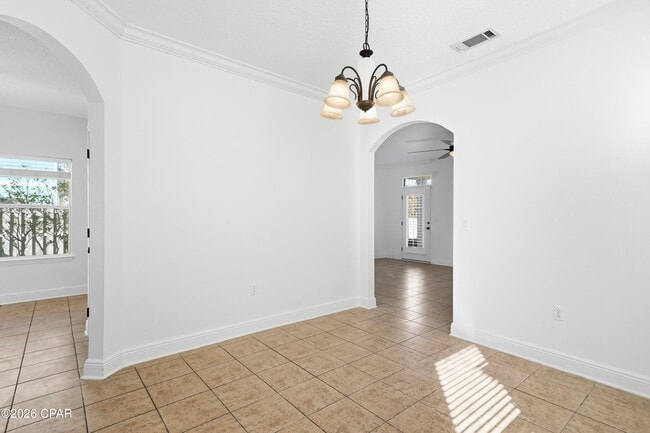 Photo - 323 Madison Circle