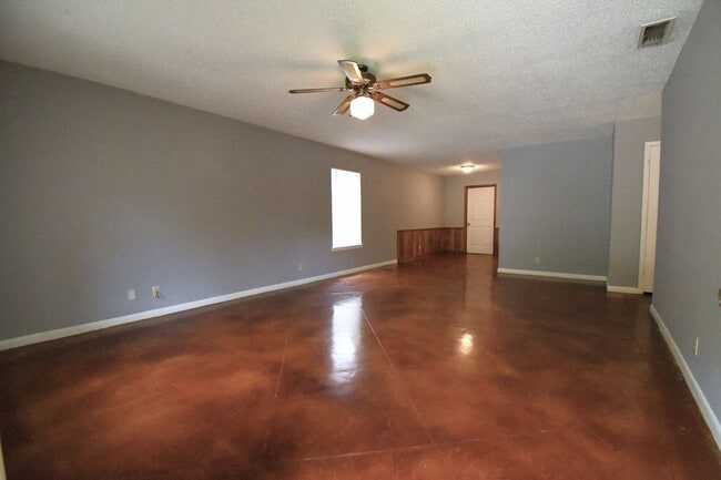 Photo - Charming 2 Bedroom, 1 Bath in Whitehouse ISD!