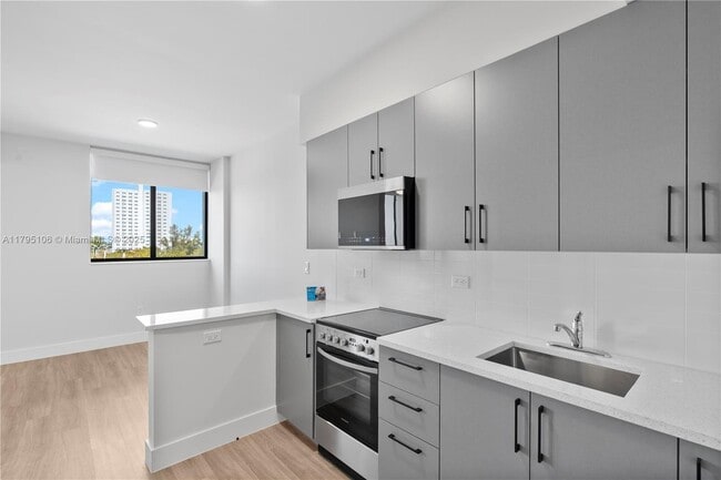 Building Photo - 1536 NW 15th Ave Rental