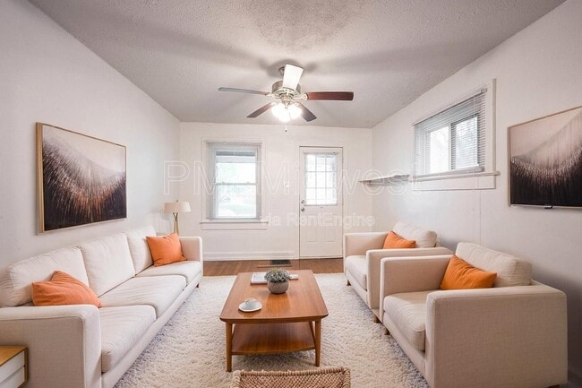 Photo - 1450 N Gladstone Ave