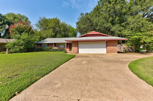 Building Photo - 1202 Benson Dr Rental