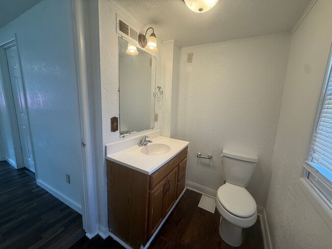 Photo - 2541 W State St