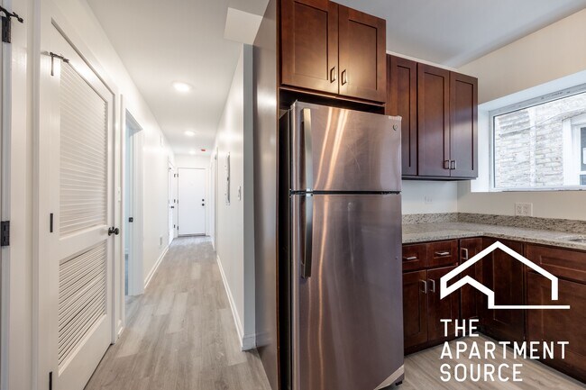 Photo - 1014 N Hamlin Ave Unit 1