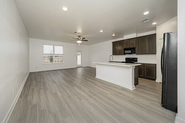 Photo - 8433 Adelaide Dr