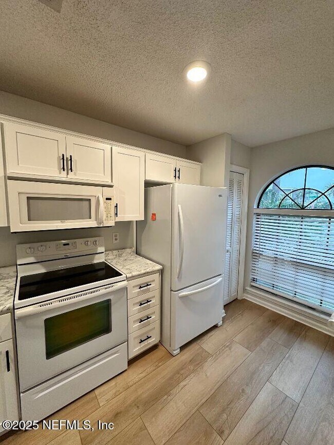 Photo - 2091 Gail Ave