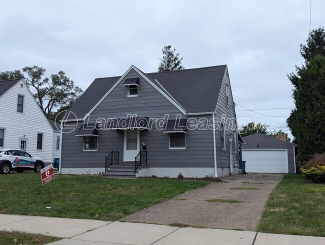 Building Photo - Remodeled Cape Cod with New Kitchen and 1....