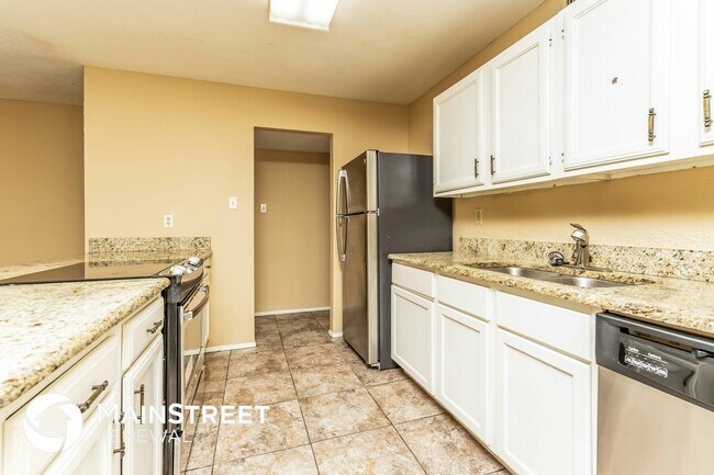 Photo - 7106 Flameleaf Pl