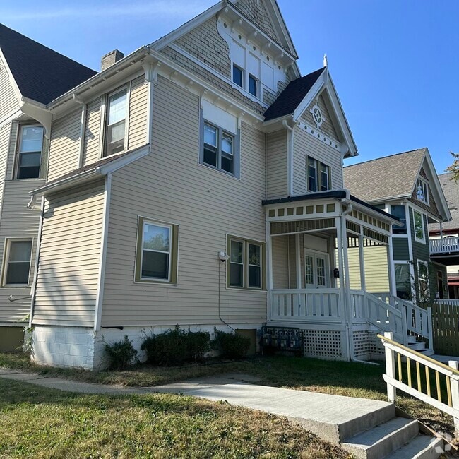 Building Photo - 2441 N 1st St Rental