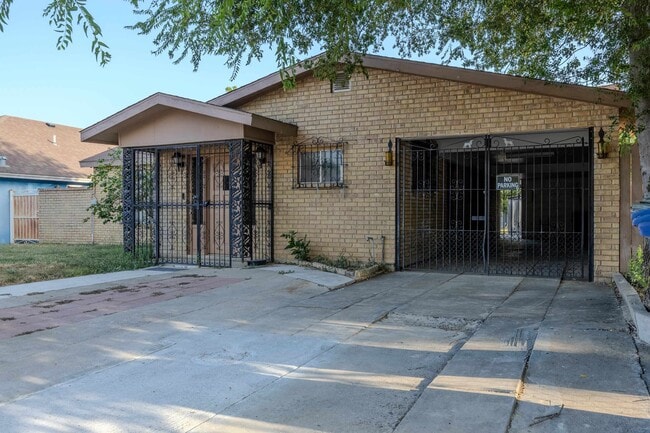 2115 Mier St