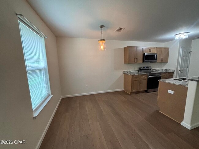 Photo - 1379 Stratford Ave