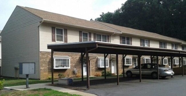 Building Photo - Mary Ellen Lane-2049 (Woods Edge-CREM) Unit 2049