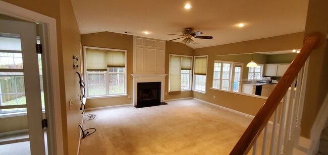 Living Room - 412 Collingsworth Ln Rental