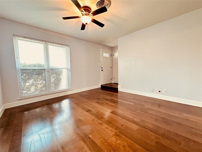 Photo - 103 Prince Dr