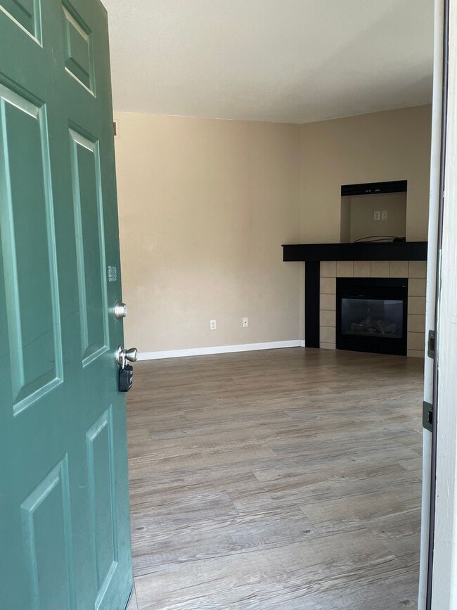 Photo - 5225 White Willow Dr Unit J130
