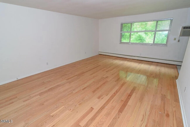 Photo - 933-937 Highland Ave