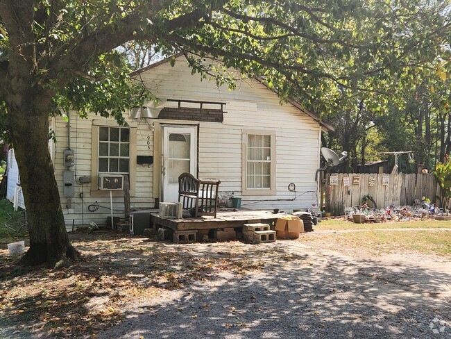 Building Photo - 905 S 6th St Rental