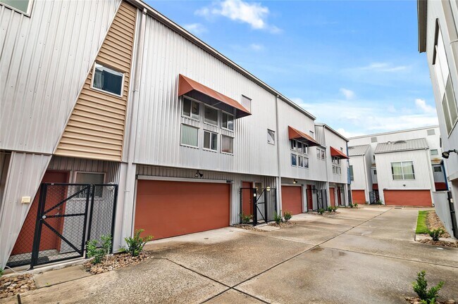 Photo - 2605 Calumet St Unit 34