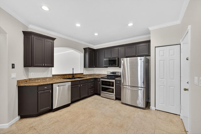 Building Photo - 2213 Oakmont Dr Rental