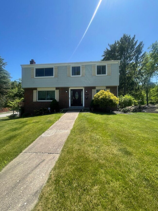 N. Hills 5 Bed, 2.5 Bath House Available J... - N. Hills 5 Bed, 2.5 Bath House Available J...