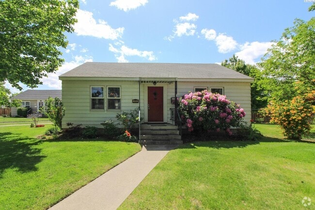 Building Photo - 2 BD, 1 BA with office, FURNISHED home