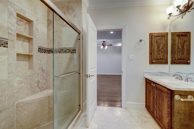 Photo - 2401 Radcliffe St