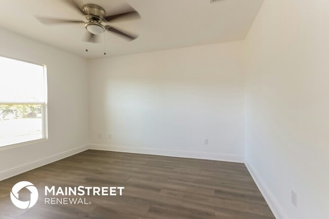 Photo - 674 23rd Pl SW