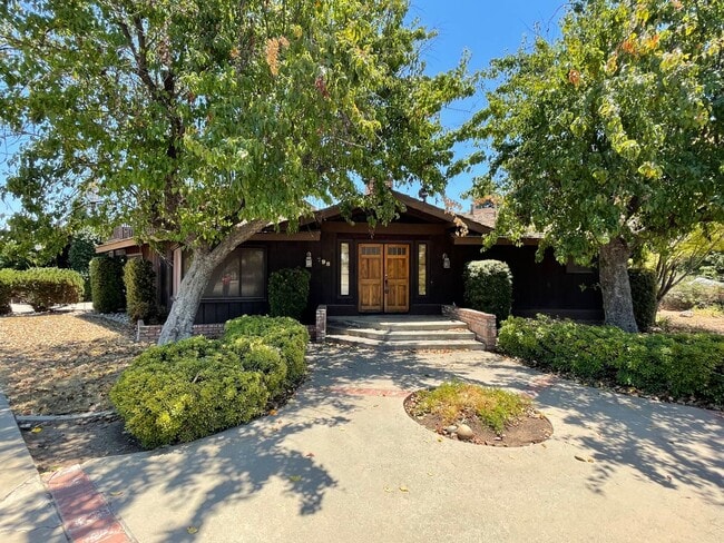 Spacious Two story home Available Soon in ... - Spacious Two story home Available Soon in ...