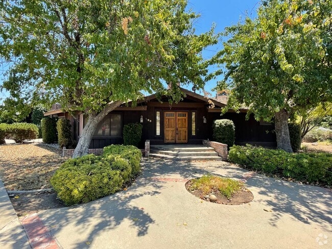 Building Photo - Spacious Two story home Available Soon in ...