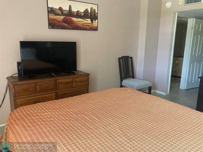 Photo - 3031 N Ocean Blvd Unidad 303