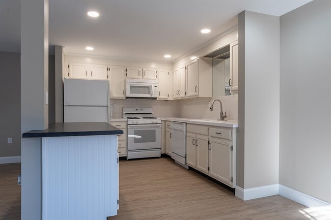 Photo - 185 Indian Rock Rd