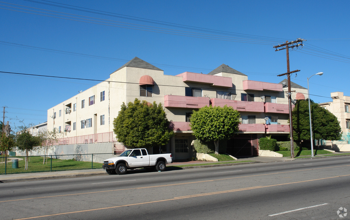 Van Nuys Apartments - Van Nuys Apartments