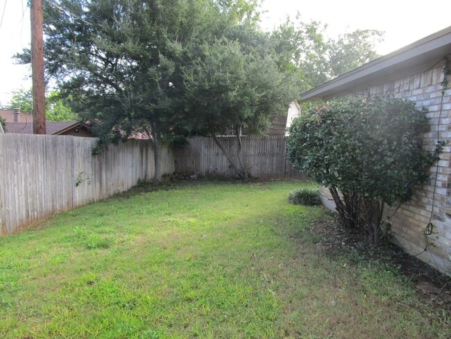 Building Photo - 3700 Dauphine Ct
