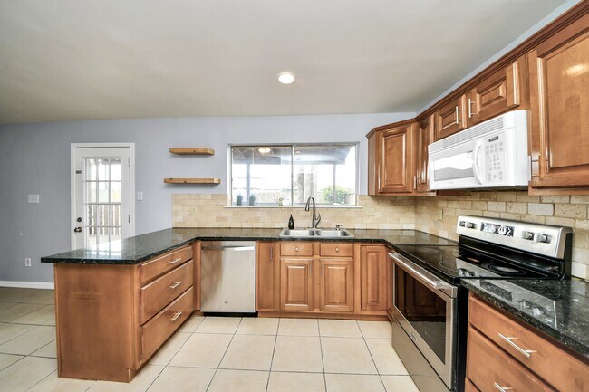 Photo - 23927 Verngate Dr