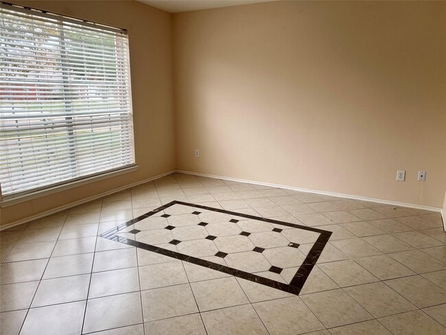 Photo - 2211 Ruffian Ln