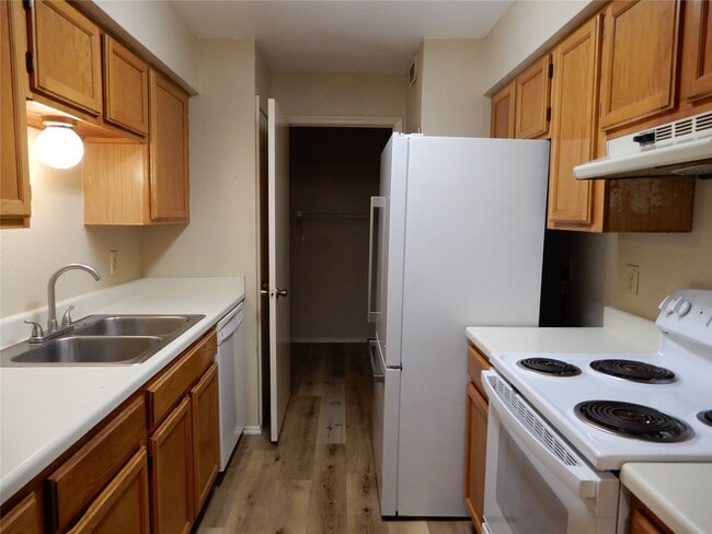 9797 Leawood Blvd Unit 902