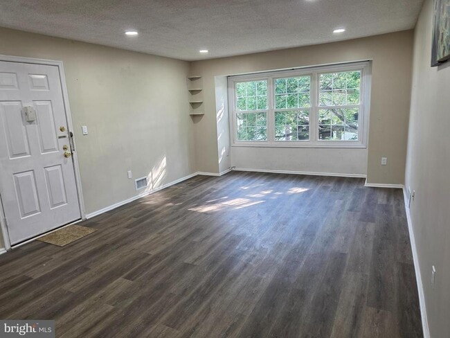 Building Photo - 22 Alburtus Ct Rental