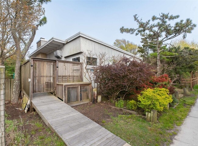 581 Bayberry Walk