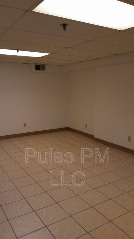 Photo - 112 E 5th St