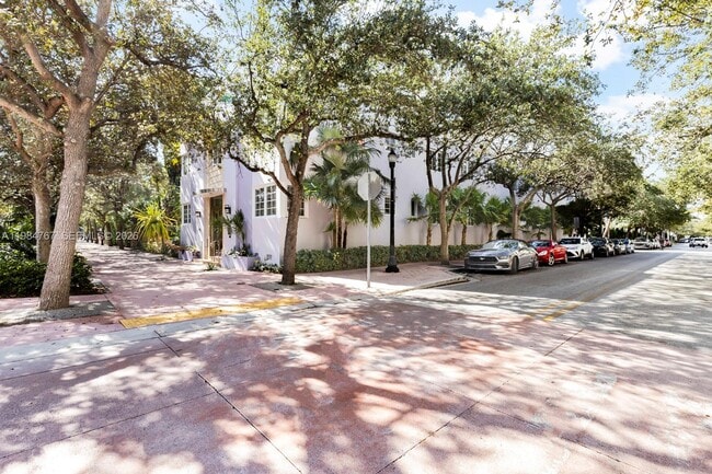 Building Photo - 260 Euclid Ave Unit 5