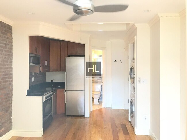 Photo - W 14TH ST. Unidad B