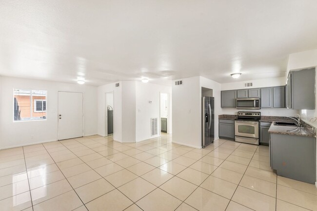 Building Photo - 375 N 15th St Unit 375 N. 15th Street #1