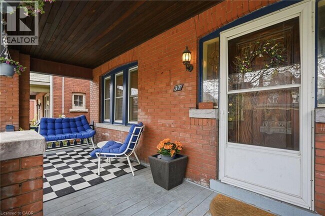 Photo - 37 Connaught Ave S
