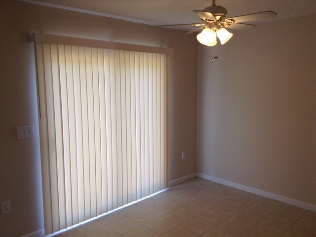 Photo - 1023 Canterbury Ln