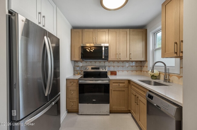 Photo - 664 Lynn St