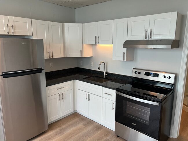 Building Photo - 34 Birch St Unit 102