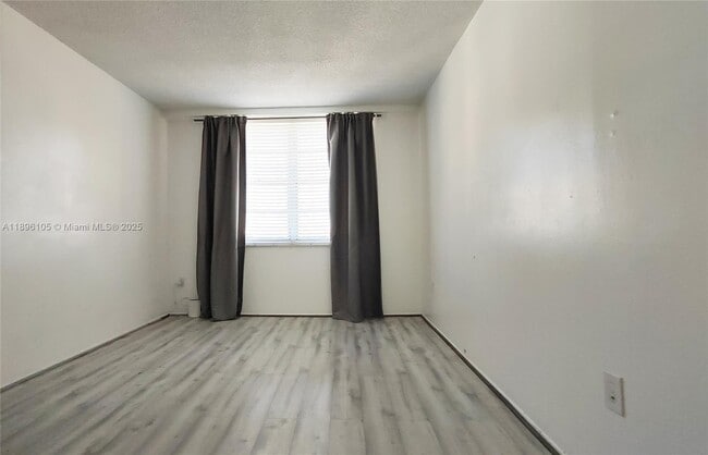 Building Photo - 500 Bayview Dr Unit 2127