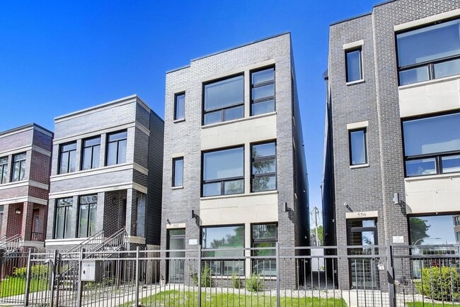 Building Photo - 552 E 46th Pl Unit 2